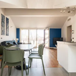 Easyhomes - Brera Luxury Apartment